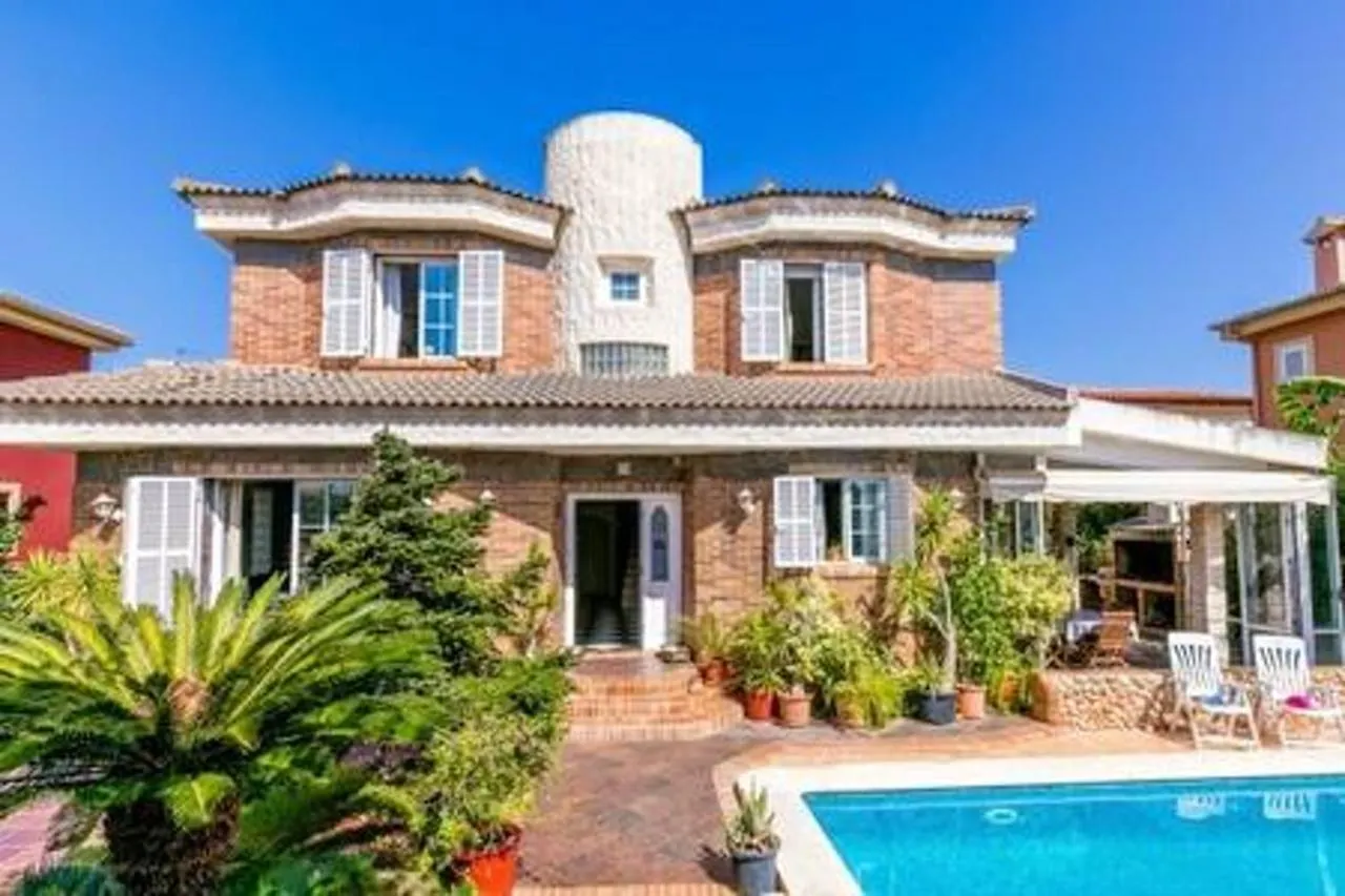 Επικοινωνία με το Luxury Villa In Marratxi, Private Pool